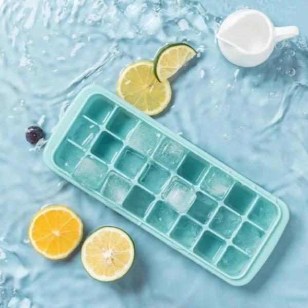 Cubetera de hielo con tapa